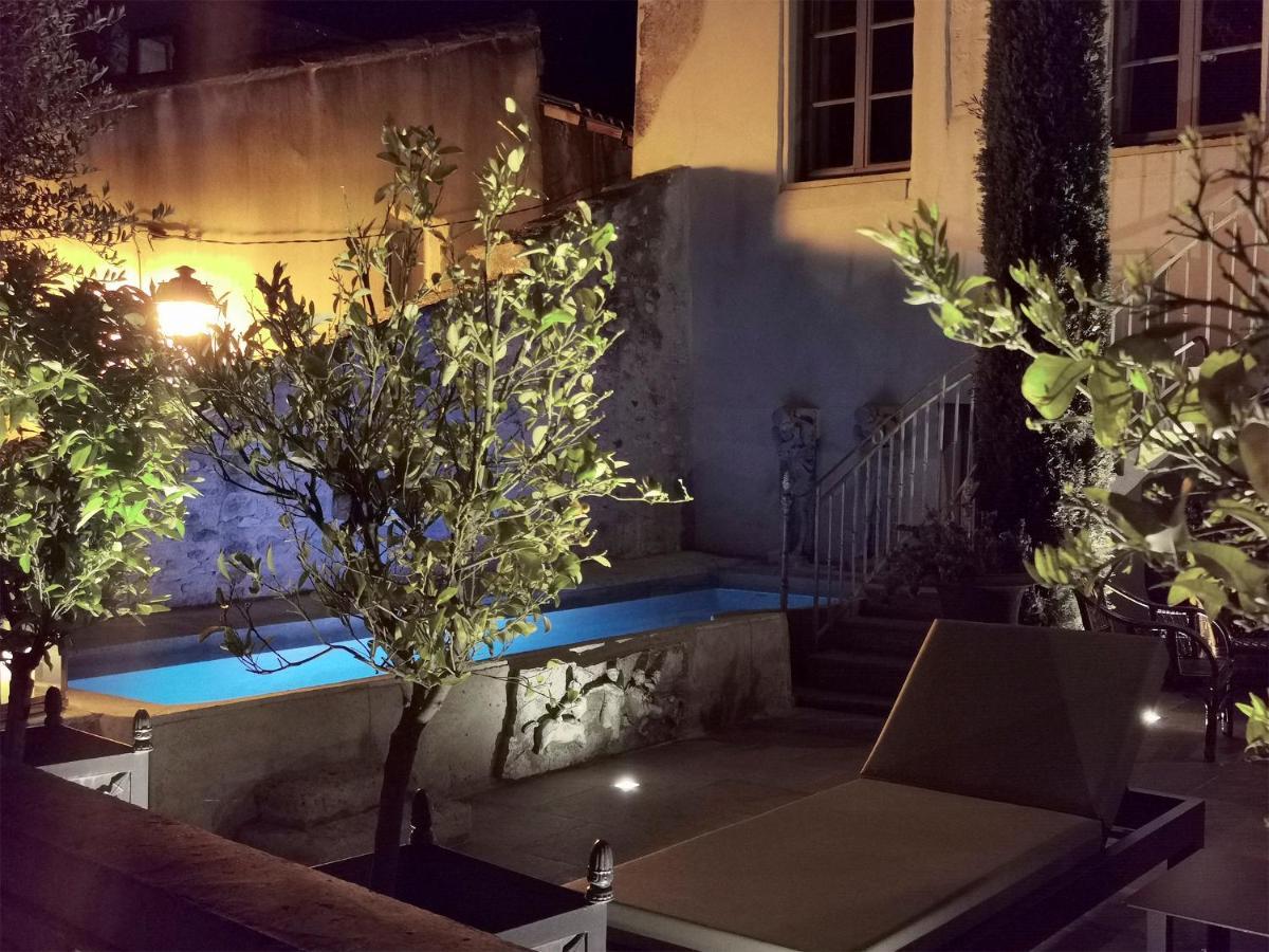 Le Petit Chateau Chateauneuf-de-Gadagne Bagian luar foto