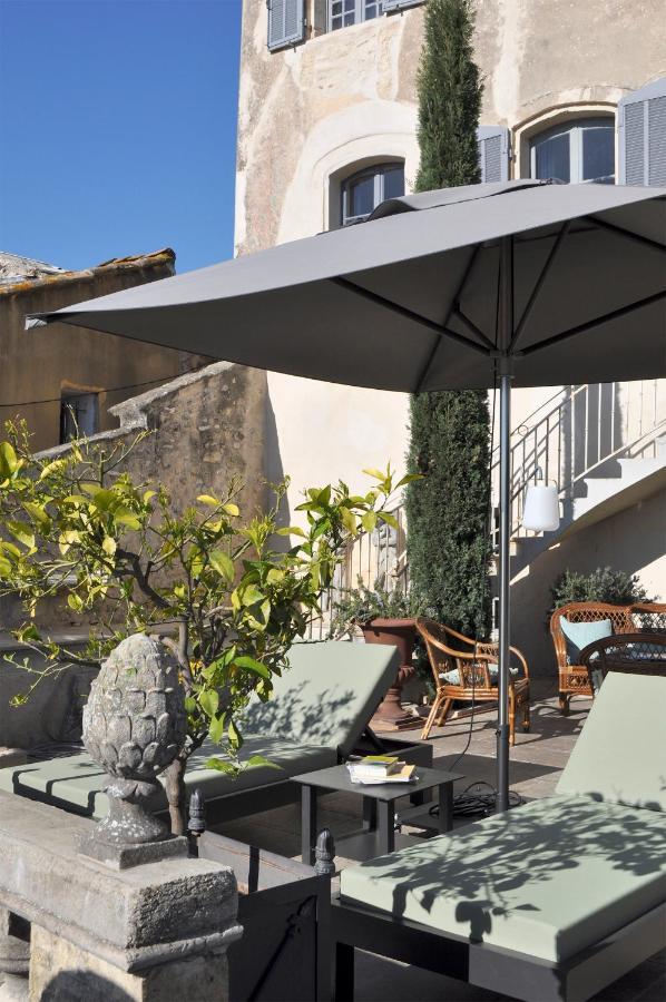 Le Petit Chateau Chateauneuf-de-Gadagne Bagian luar foto