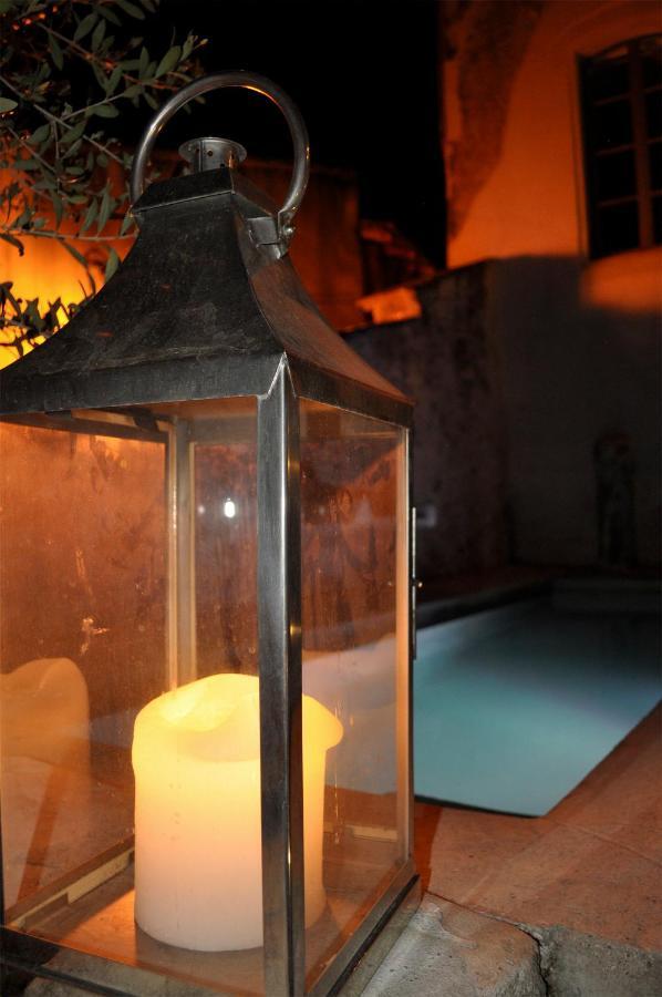 Le Petit Chateau Chateauneuf-de-Gadagne Bagian luar foto