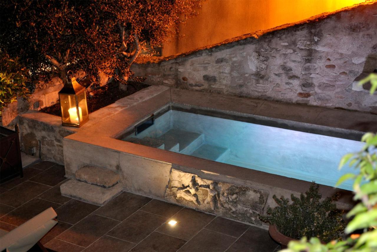 Le Petit Chateau Chateauneuf-de-Gadagne Bagian luar foto