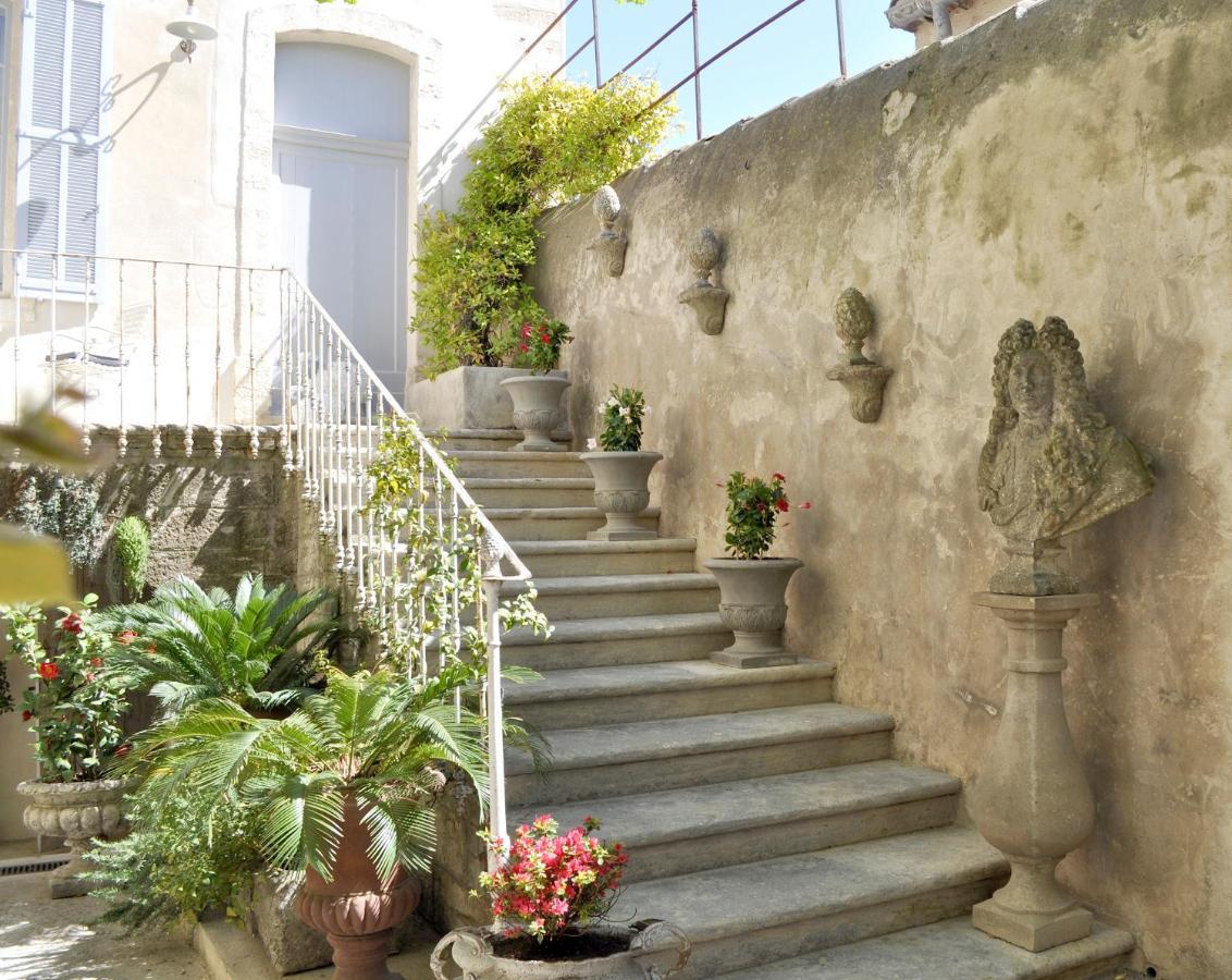 Le Petit Chateau Chateauneuf-de-Gadagne Bagian luar foto