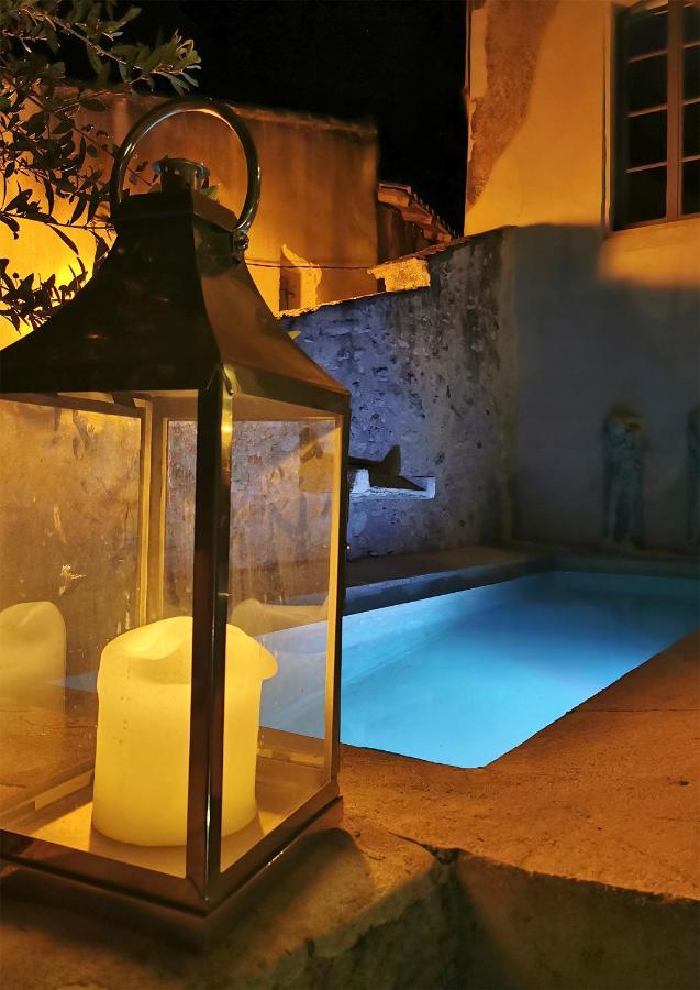 Le Petit Chateau Chateauneuf-de-Gadagne Bagian luar foto