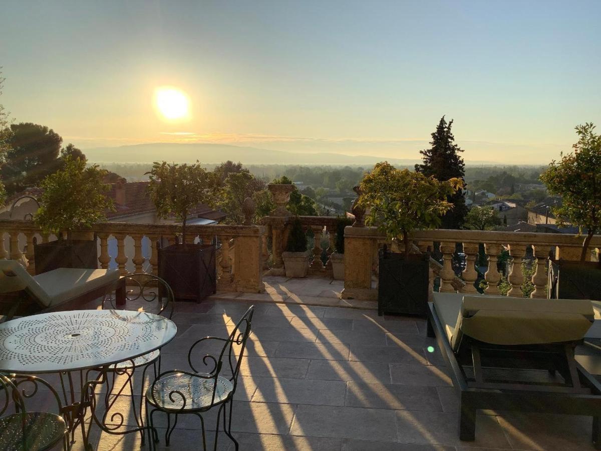 Le Petit Chateau Chateauneuf-de-Gadagne Bagian luar foto